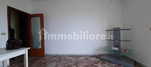 Apartamento de 3 dormitorios en Avellino, Italy No. 83907 5