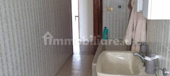 Apartamento de 3 dormitorios en Avellino, Italy No. 83907 22