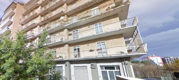 Apartamento de 3 dormitorios en Avellino, Italy No. 83907 2