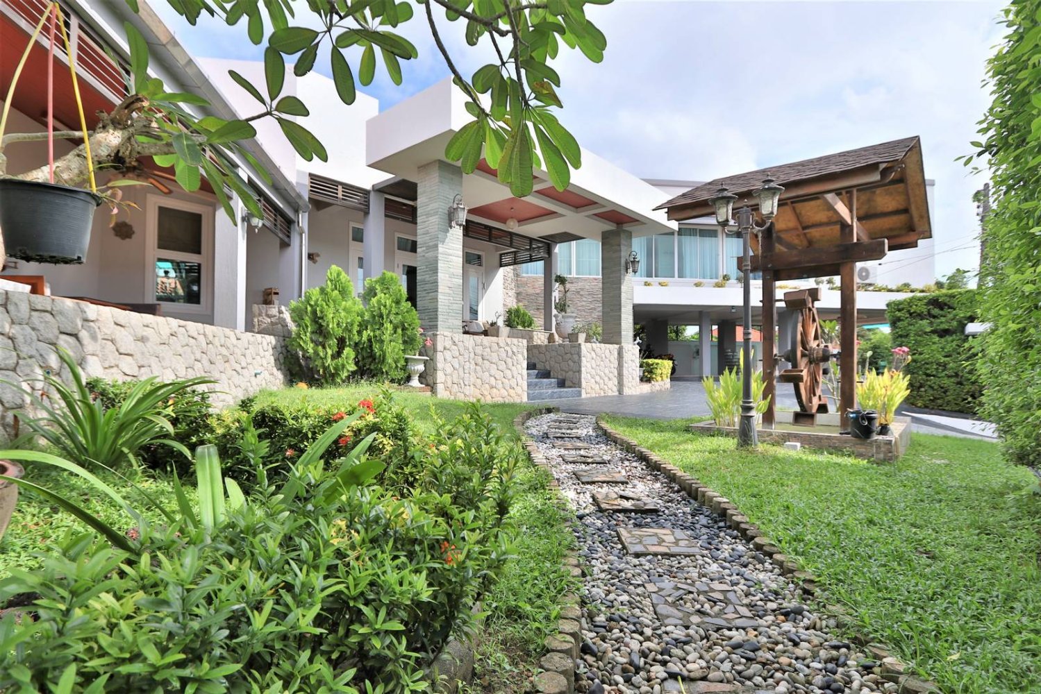 3 bedrooms Villa in Chalong, Thailand No. 8158