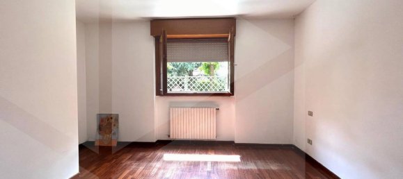3 rooms Apartment in Cinisello Balsamo, Italy No. 29882 12