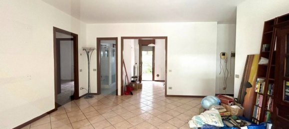 3 rooms Apartment in Cinisello Balsamo, Italy No. 29882 6