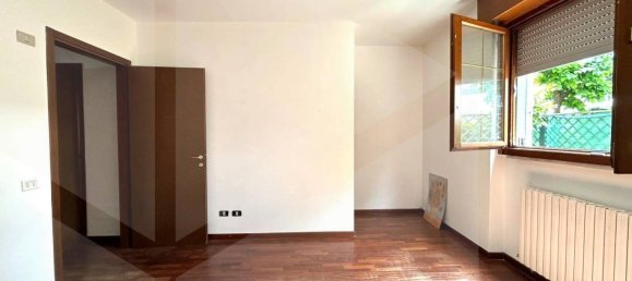 3 rooms Apartment in Cinisello Balsamo, Italy No. 29882 14