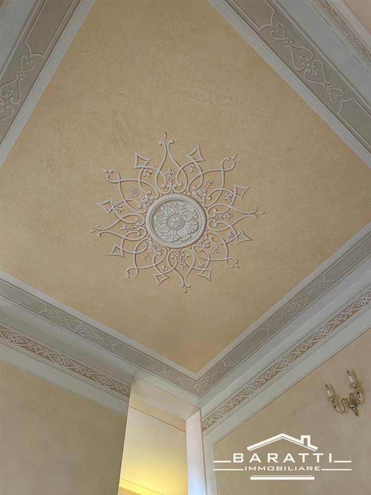 240m² Building in Luzzara, Italy No. 210054