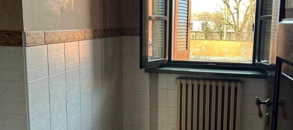 240m² Building in Luzzara, Italy No. 210054 15