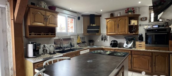 4 bedrooms House in Courtenay, France No. 254069 3