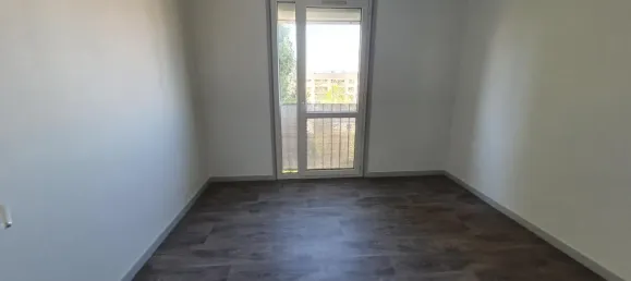 3-salle Appartement à Châteauroux, France No. 256451 5