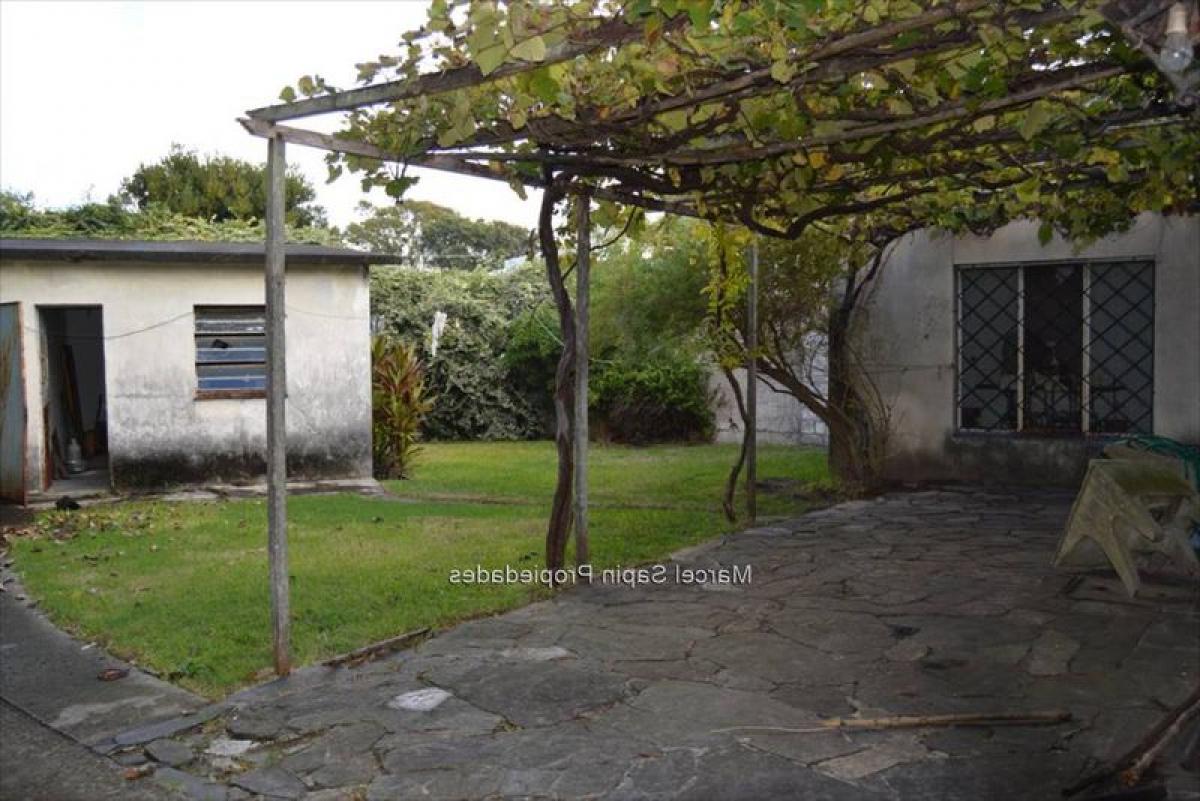 3 bedrooms House in Montevideo, Uruguay No. 2721