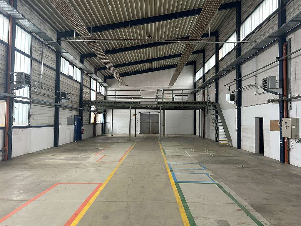 Склад 6616м² в Хорнштайн, Австрия № 116004