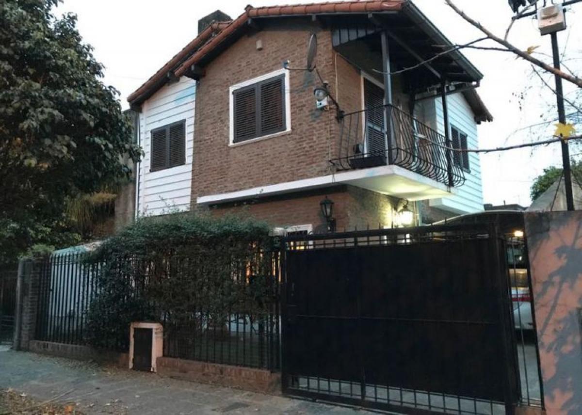 4 bedrooms House in Moron, Argentina No. 51168