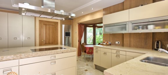 4 Schlafzimmer Villa in Marbella, Spain, Nr. 1369 18