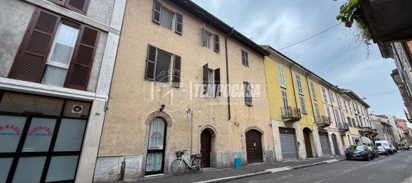 7-salle Bâtiment à Lodi, Italy No. 258135 3