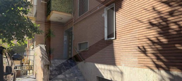 Apartamento de 3 habitaciónes en San Giorgio a Cremano, Italy No. 23032 23