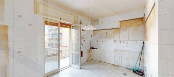 Apartamento de 3 habitaciónes en San Giorgio a Cremano, Italy No. 23032 5