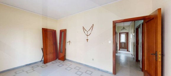 Apartamento de 3 habitaciónes en San Giorgio a Cremano, Italy No. 23032 11