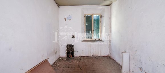 2 rooms House in Viano, Italy No. 175485 6