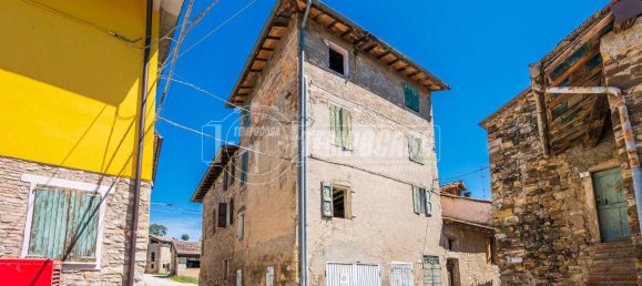 2 rooms House in Viano, Italy No. 175485 17