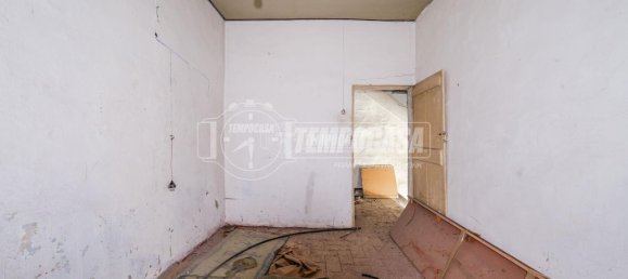 2 rooms House in Viano, Italy No. 175485 4