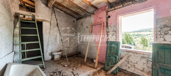 2 rooms House in Viano, Italy No. 175485 13