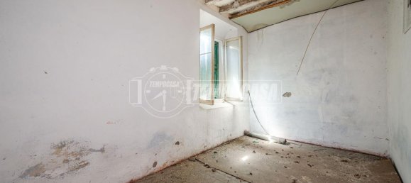 2 rooms House in Viano, Italy No. 175485 9