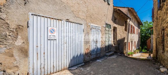 2 rooms House in Viano, Italy No. 175485 16