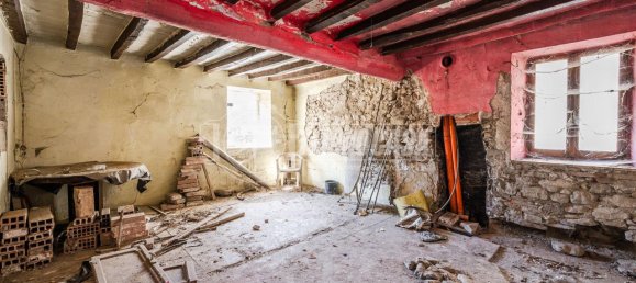 2 rooms House in Viano, Italy No. 175485 22