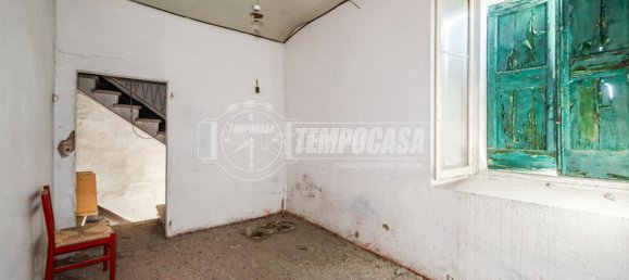 2 rooms House in Viano, Italy No. 175485 7