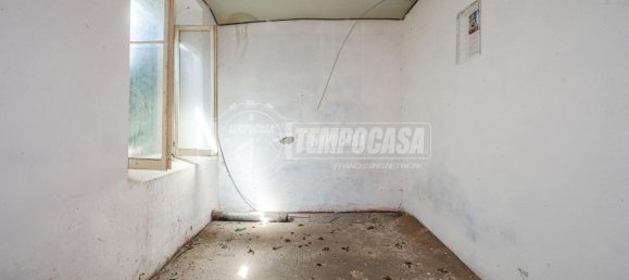 2 rooms House in Viano, Italy No. 175485 8