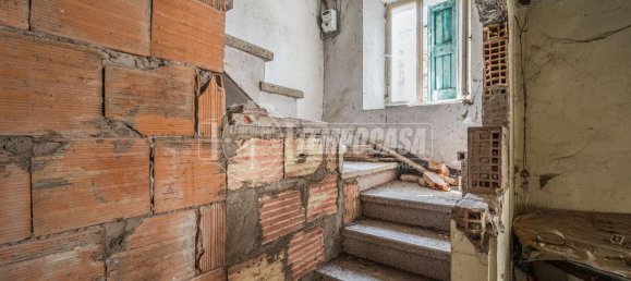 2 rooms House in Viano, Italy No. 175485 5