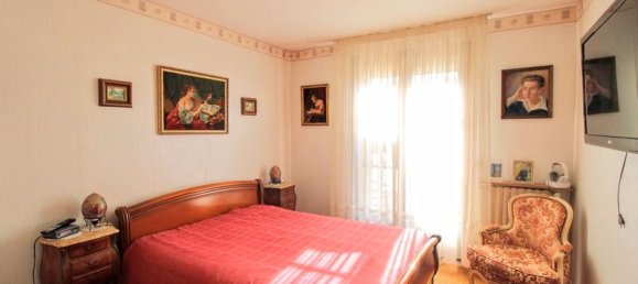 4 bedrooms House in Neuilly-en-Thelle, France No. 225891 12