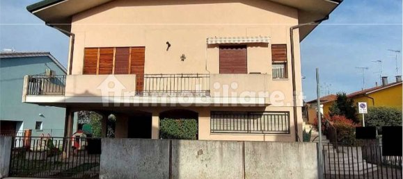 4 غرف نوم شقة في Rovigo, Italy رقم 54451 5