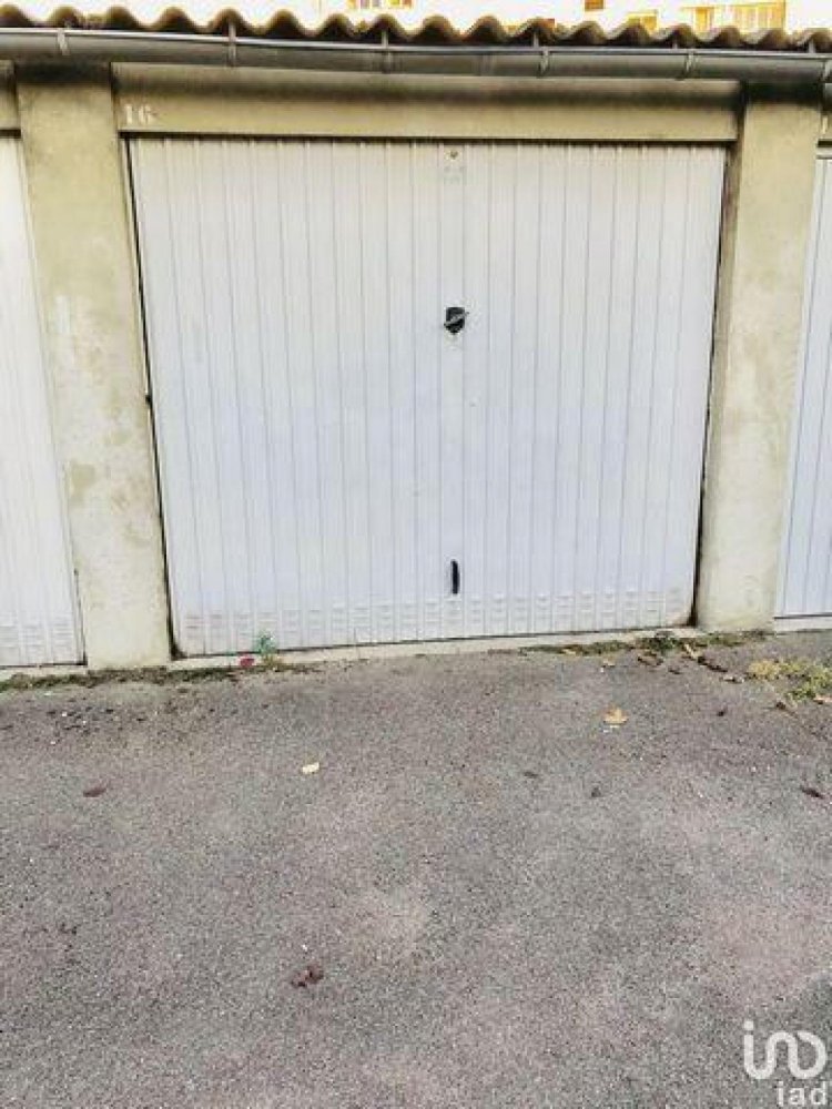 Tienda en Troyes, France 13 m² No. 20254