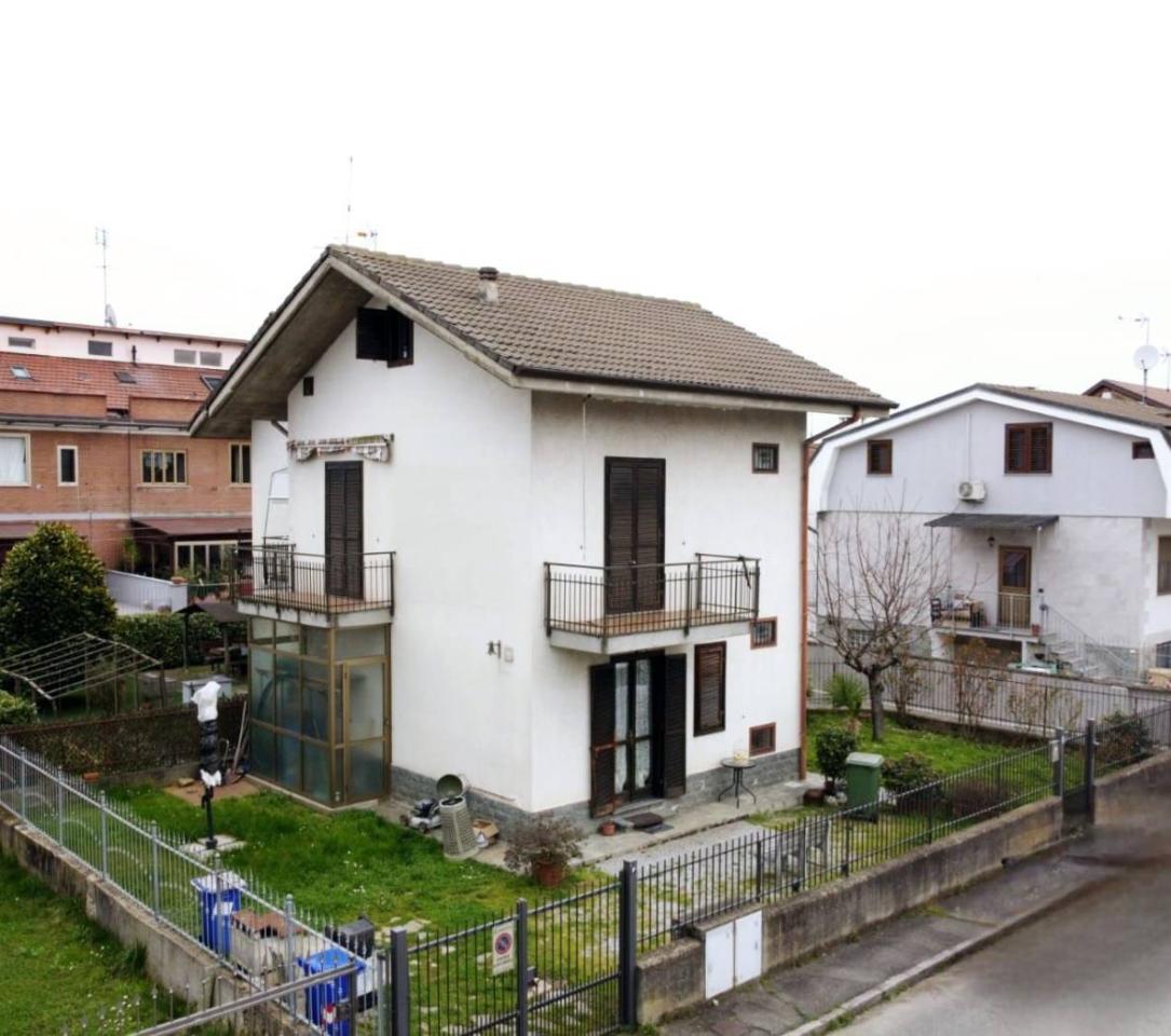 5 rooms Villa in Vinovo, Italy No. 19320