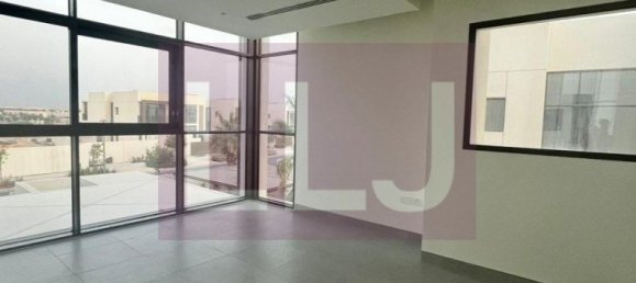 4 bedrooms Villa in Abu Dhabi, UAE No. 54708 10