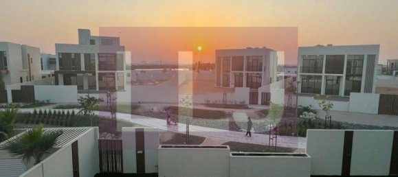 4 bedrooms Villa in Abu Dhabi, UAE No. 54708 8