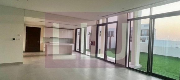 4 bedrooms Villa in Abu Dhabi, UAE No. 54708 4