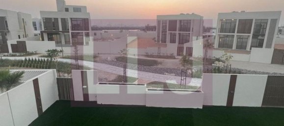 4 bedrooms Villa in Abu Dhabi, UAE No. 54708 5