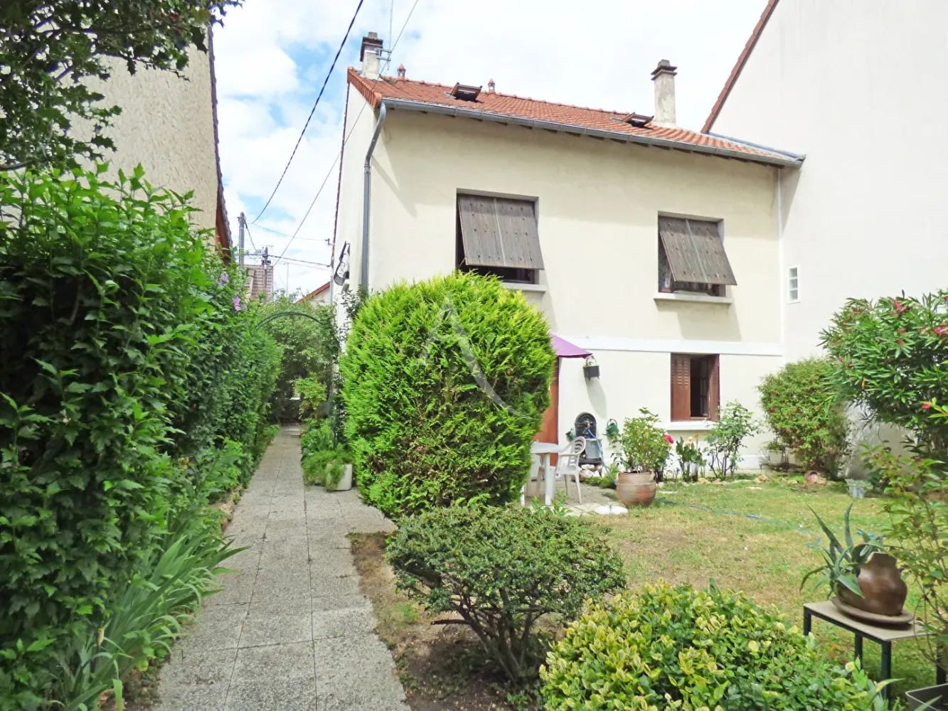 Casa de 4 dormitorios en Gagny, France No. 320761