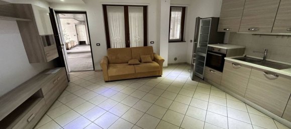 2-salle Appartement à Legnano, Italy No. 56810 4