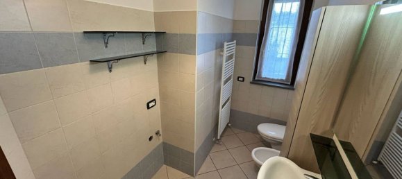 2-salle Appartement à Legnano, Italy No. 56810 10