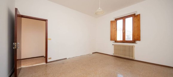 3 bedrooms House in Quarrata, Italy No. 47648 47