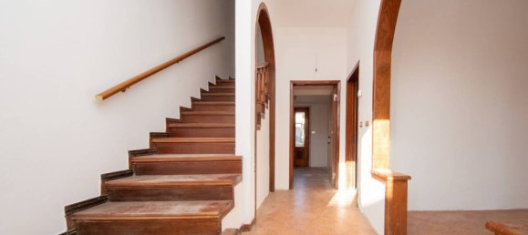 3 bedrooms House in Quarrata, Italy No. 47648 6