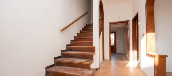 3 bedrooms House in Quarrata, Italy No. 47648 4