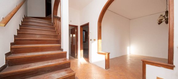 3 bedrooms House in Quarrata, Italy No. 47648 7