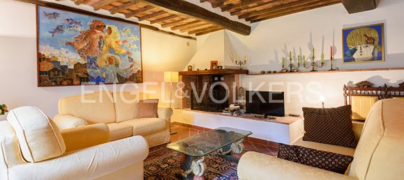 5 bedrooms Villa in Capannori, Italy No. 51257 2