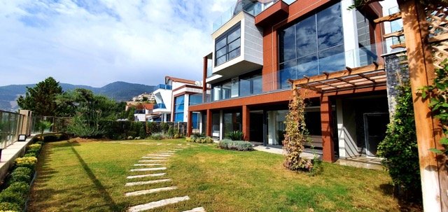 Villa 6+1 in Antalya, Turkey No. 34058
