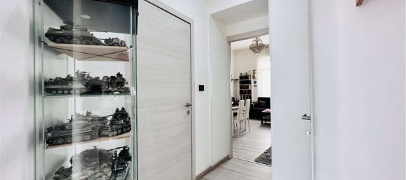 4 rooms Apartment in Trieste, Italy No. 12429 10