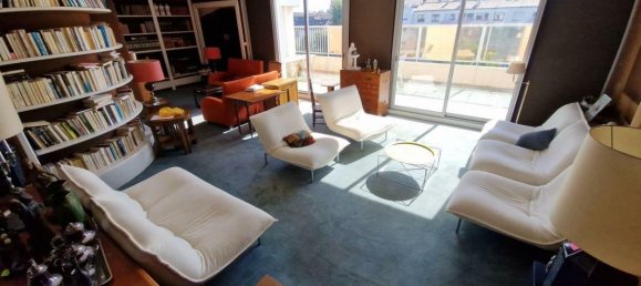 Apartamento de 4 dormitorios en La Roche-sur-Yon, France No. 360612 2