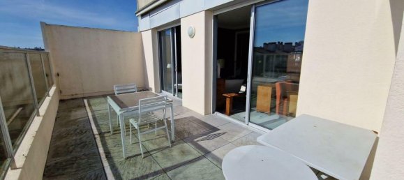 Apartamento de 4 dormitorios en La Roche-sur-Yon, France No. 360612 3