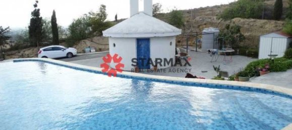 Propiedad comercial de 4 dormitorios en Pyla, Cyprus No. 80829 3